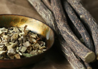 خواص شیرین بیان: گیاهی با فواید شگفت‌انگیز برای سلامتی